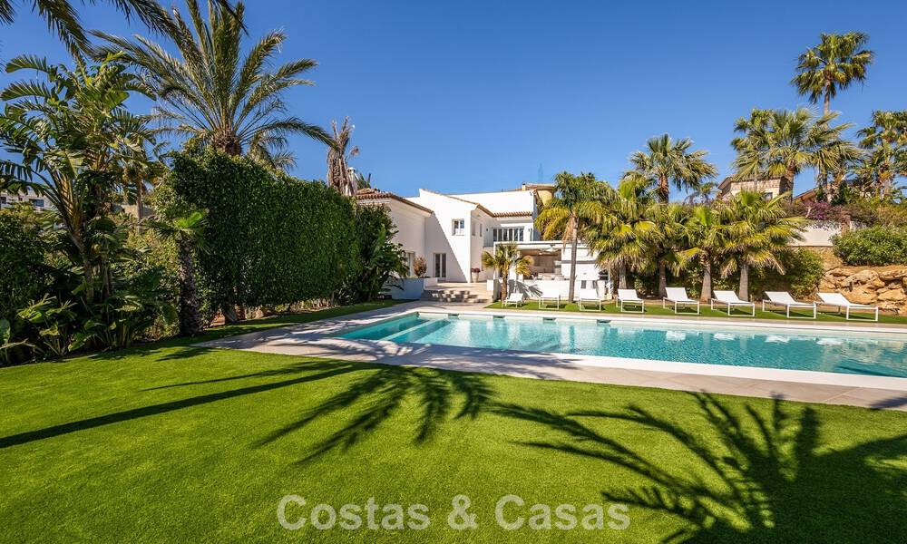 Majestic, modernly renovated villa with panoramic sea views for sale on a generous plot east of Marbella centre 796557