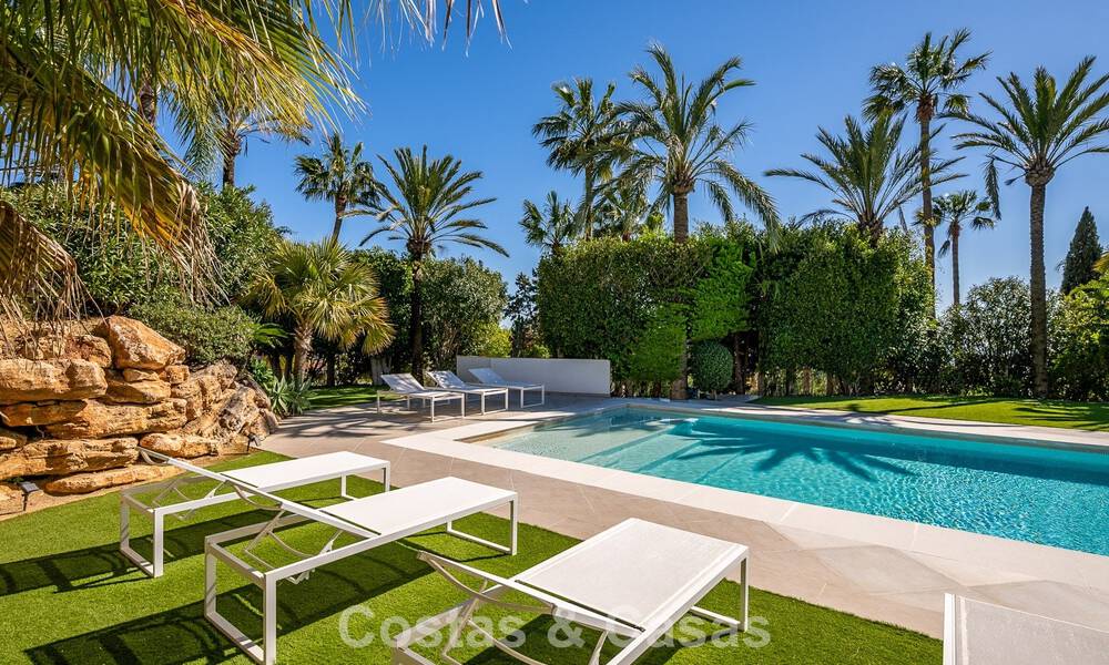 Majestic, modernly renovated villa with panoramic sea views for sale on a generous plot east of Marbella centre 796563