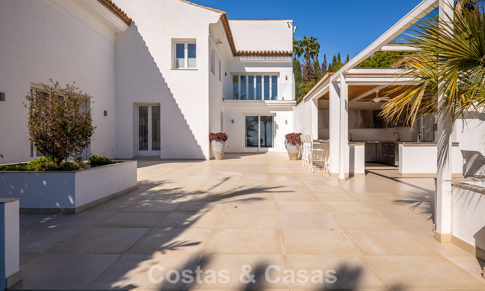 Majestic, modernly renovated villa with panoramic sea views for sale on a generous plot east of Marbella centre 796564
