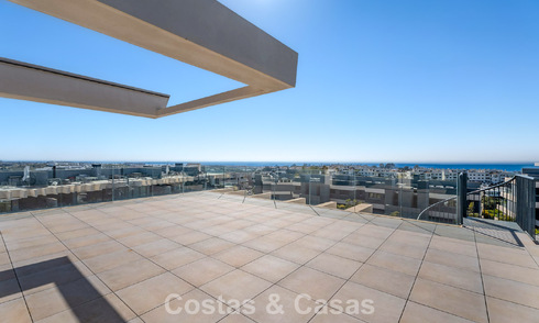 Contemporary penthouse with sea views from the rooftop terrace for sale on the New Golden Mile, between Marbella and Estepona 796602