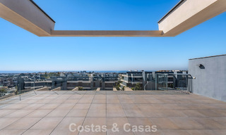 Contemporary penthouse with sea views from the rooftop terrace for sale on the New Golden Mile, between Marbella and Estepona 796603 