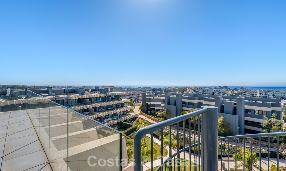 Contemporary penthouse with sea views from the rooftop terrace for sale on the New Golden Mile, between Marbella and Estepona 796607