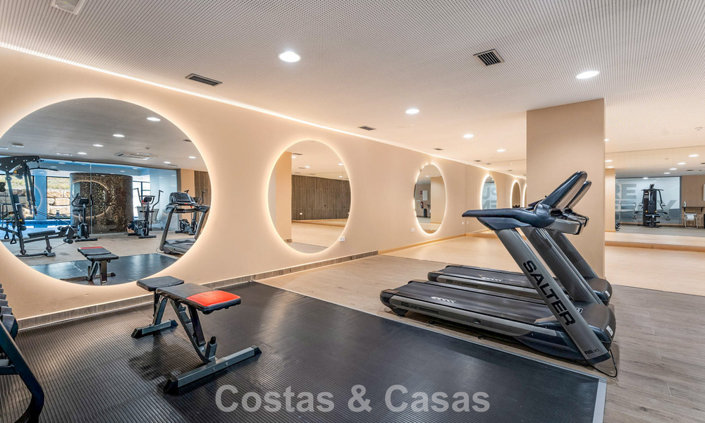 Contemporary penthouse with sea views from the rooftop terrace for sale on the New Golden Mile, between Marbella and Estepona 796608