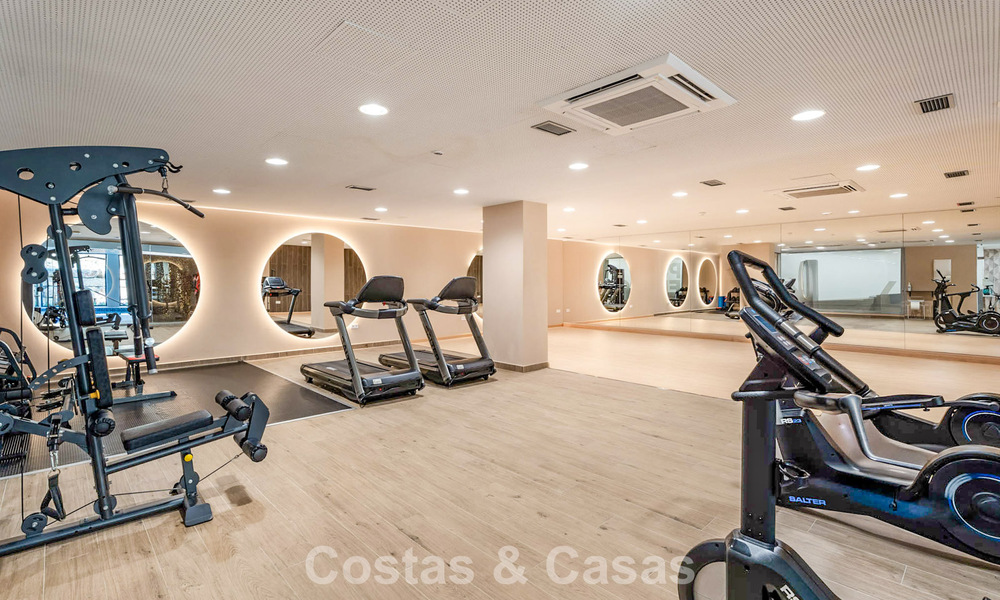 Contemporary penthouse with sea views from the rooftop terrace for sale on the New Golden Mile, between Marbella and Estepona 796609