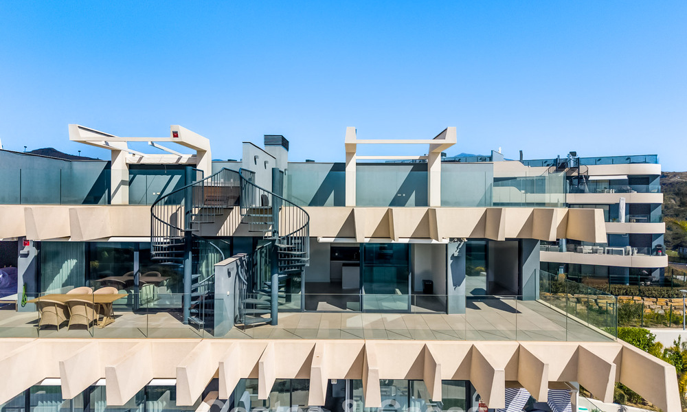 Contemporary penthouse with sea views from the rooftop terrace for sale on the New Golden Mile, between Marbella and Estepona 796610
