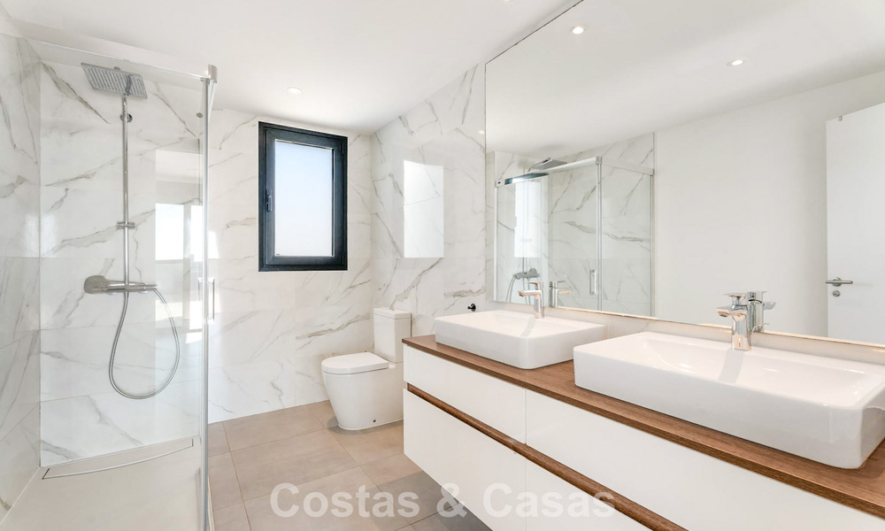 Contemporary penthouse with sea views from the rooftop terrace for sale on the New Golden Mile, between Marbella and Estepona 796616