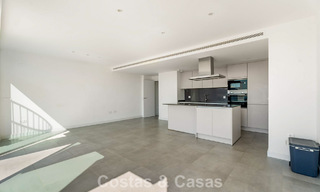 Contemporary penthouse with sea views from the rooftop terrace for sale on the New Golden Mile, between Marbella and Estepona 796623 