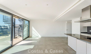 Contemporary penthouse with sea views from the rooftop terrace for sale on the New Golden Mile, between Marbella and Estepona 796624 