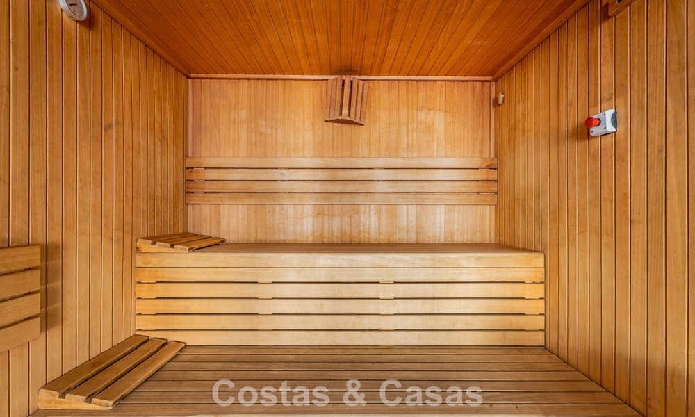 Contemporary penthouse with sea views from the rooftop terrace for sale on the New Golden Mile, between Marbella and Estepona 796631