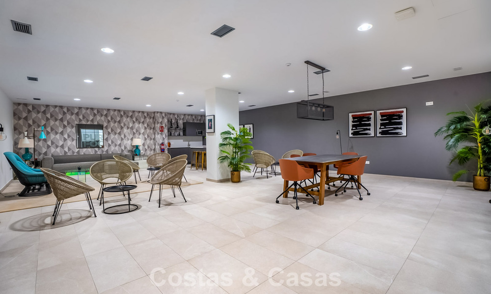 Contemporary penthouse with sea views from the rooftop terrace for sale on the New Golden Mile, between Marbella and Estepona 796633