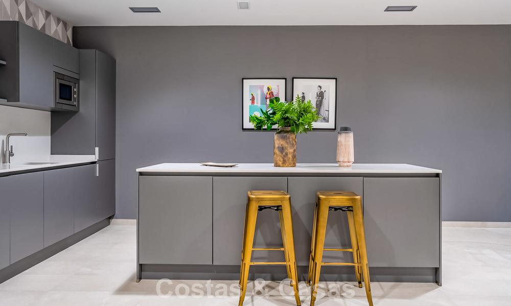 Contemporary penthouse with sea views from the rooftop terrace for sale on the New Golden Mile, between Marbella and Estepona 796634