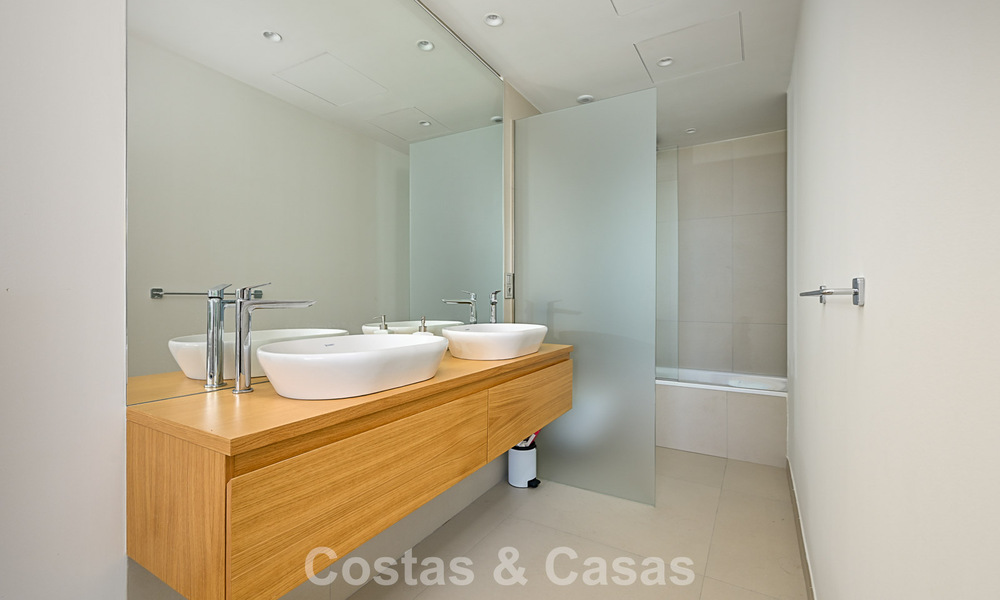 High-quality ground-floor apartment with private garden and pool for sale in Fuengirola, Costa del Sol 796568