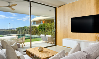 High-quality ground-floor apartment with private garden and pool for sale in Fuengirola, Costa del Sol 796600 