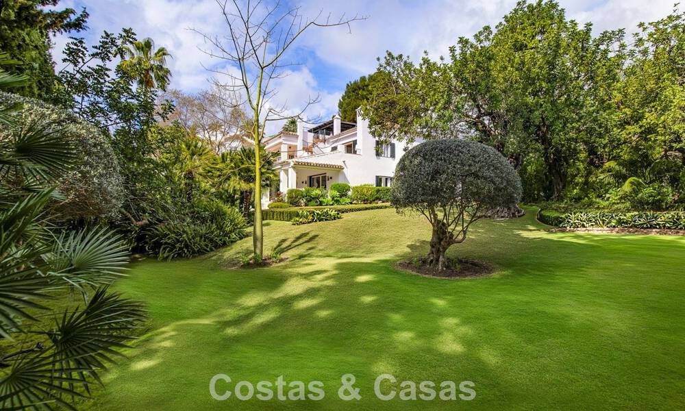 Elegant luxury villa with absolute privacy for sale on Marbella’s Golden Mile 796651