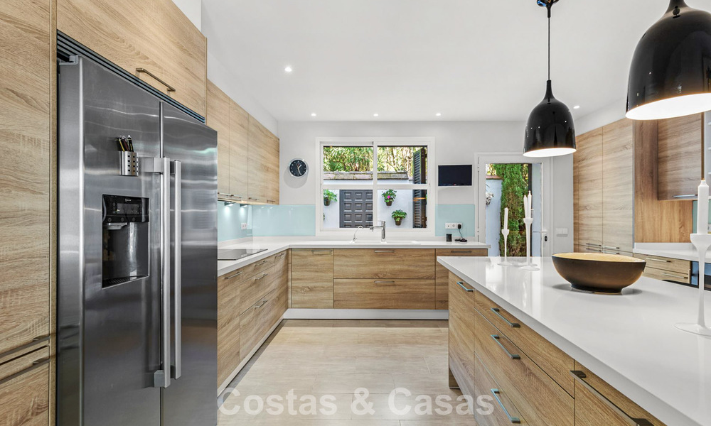 Elegant luxury villa with absolute privacy for sale on Marbella’s Golden Mile 796657