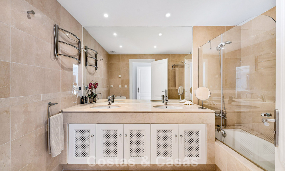 Luxurious duplex penthouse for sale in a gated complex in nueva andalucía’s golf valley, Marbella 796732