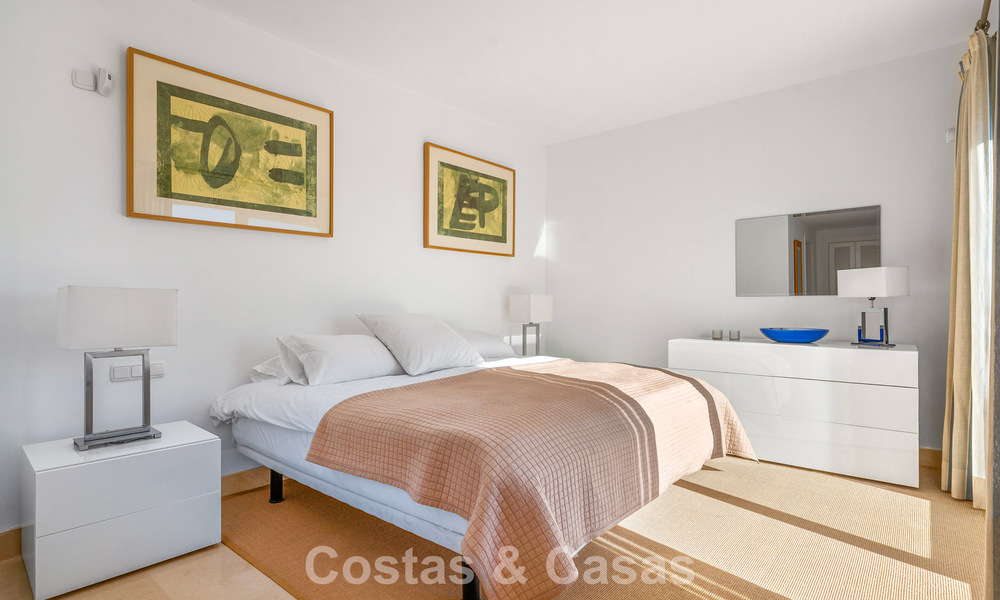 Luxurious duplex penthouse for sale in a gated complex in nueva andalucía’s golf valley, Marbella 796734