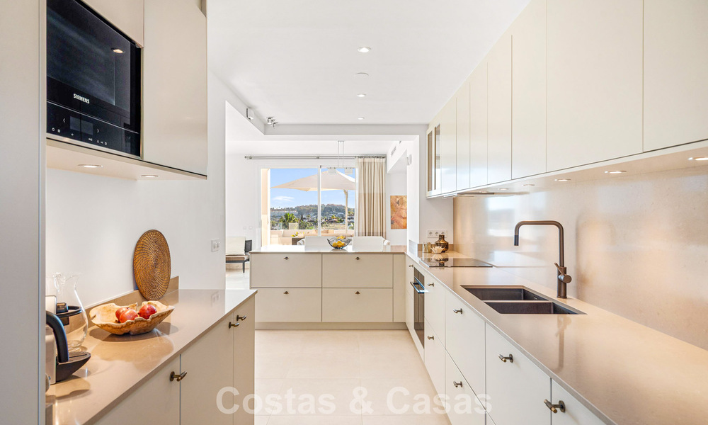 Luxurious duplex penthouse for sale in a gated complex in nueva andalucía’s golf valley, Marbella 796737