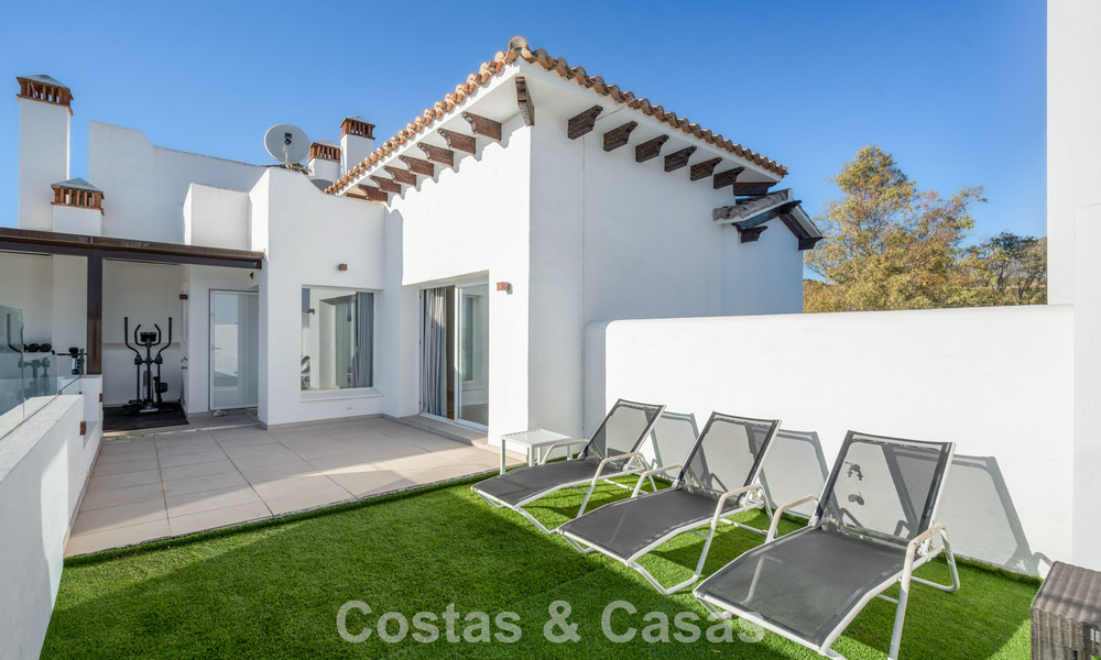 Luxurious duplex penthouse for sale in a gated complex in nueva andalucía’s golf valley, Marbella 796747