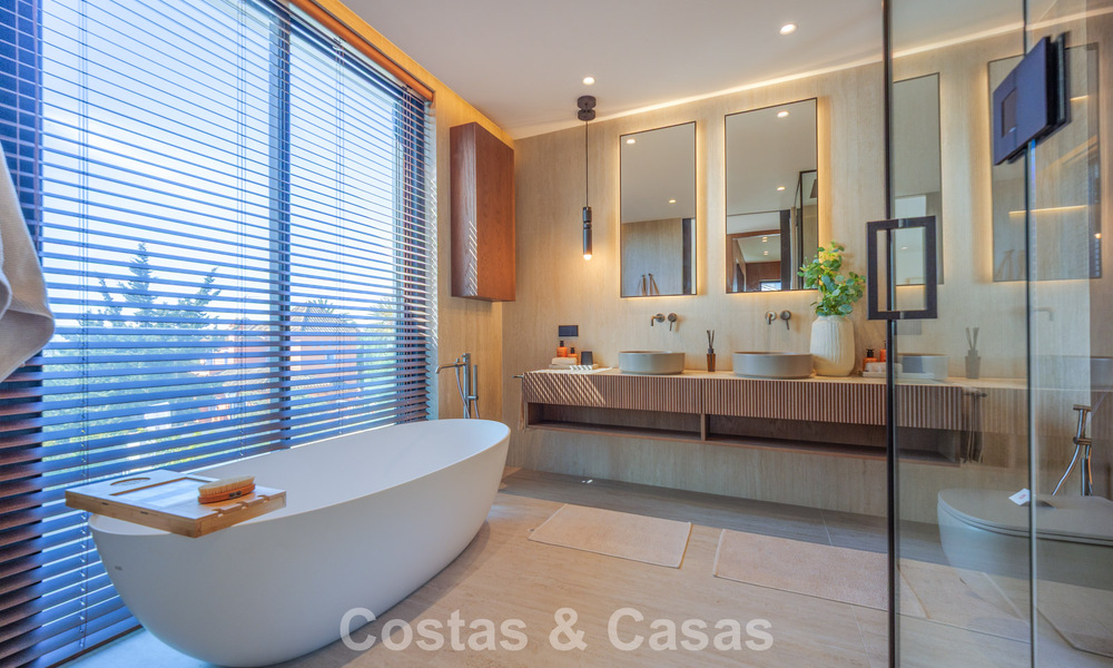 Exclusive, modern luxury villa for sale within walking distance to the beach in Eastern Marbella 796899