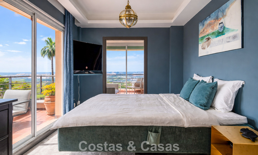 Spacious apartment with panoramic golf and sea views for sale in Nueva Andalucía, Marbella 796916