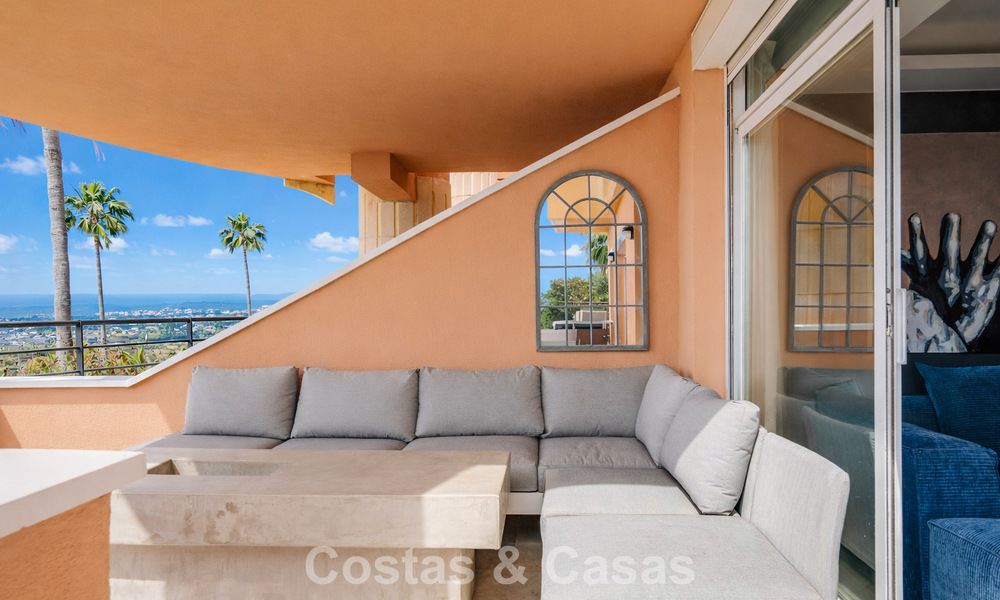 Spacious apartment with panoramic golf and sea views for sale in Nueva Andalucía, Marbella 796917