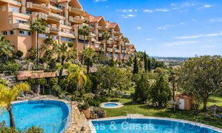 Spacious apartment with panoramic golf and sea views for sale in Nueva Andalucía, Marbella 796918 