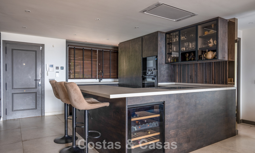 Spacious apartment with panoramic golf and sea views for sale in Nueva Andalucía, Marbella 796925