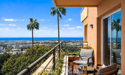 Spacious apartment with panoramic golf and sea views for sale in Nueva Andalucía, Marbella 796926