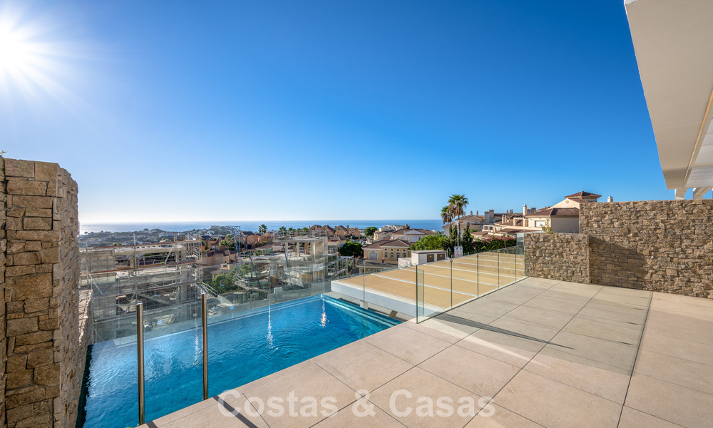 Move-in ready! Luxurious, modern apartments with panoramic sea views for sale in Mijas’ Golf Valley on the Costa del Sol 797105
