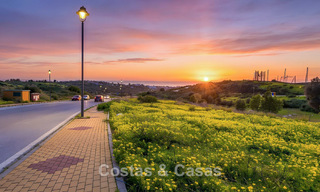 Modern newly built villas for sale frontline golf, close to Estepona town centre 796968 