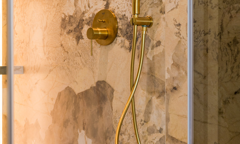 Elegant renovated apartment for sale within walking distance of the beach on the New Golden Mile between Marbella and Estepona 797210