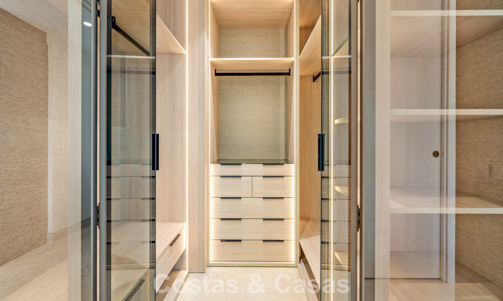 Elegant renovated apartment for sale within walking distance of the beach on the New Golden Mile between Marbella and Estepona 797212