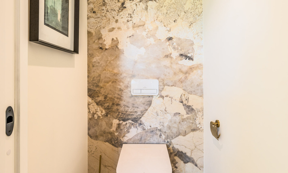 Elegant renovated apartment for sale within walking distance of the beach on the New Golden Mile between Marbella and Estepona 797213