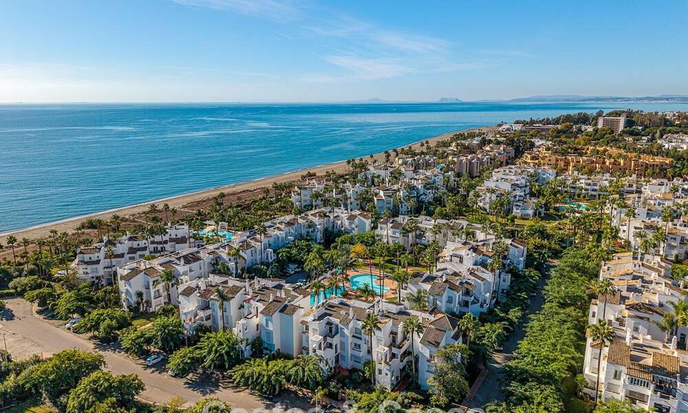 Elegant renovated apartment for sale within walking distance of the beach on the New Golden Mile between Marbella and Estepona 797220