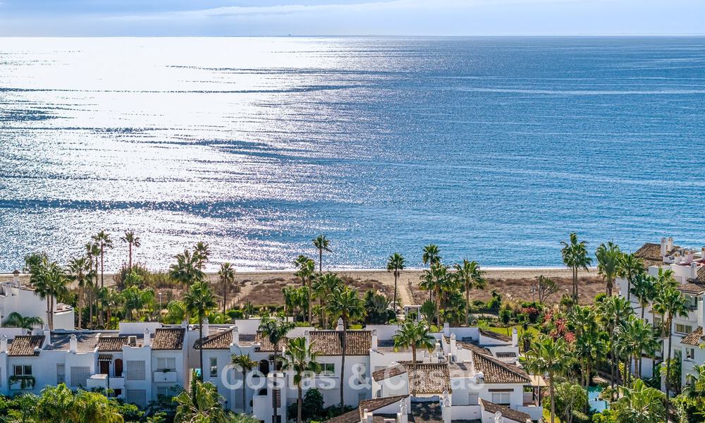 Elegant renovated apartment for sale within walking distance of the beach on the New Golden Mile between Marbella and Estepona 797222