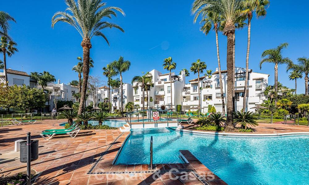 Elegant renovated apartment for sale within walking distance of the beach on the New Golden Mile between Marbella and Estepona 797231