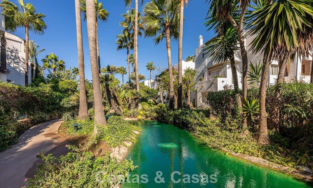 Elegant renovated apartment for sale within walking distance of the beach on the New Golden Mile between Marbella and Estepona 797233