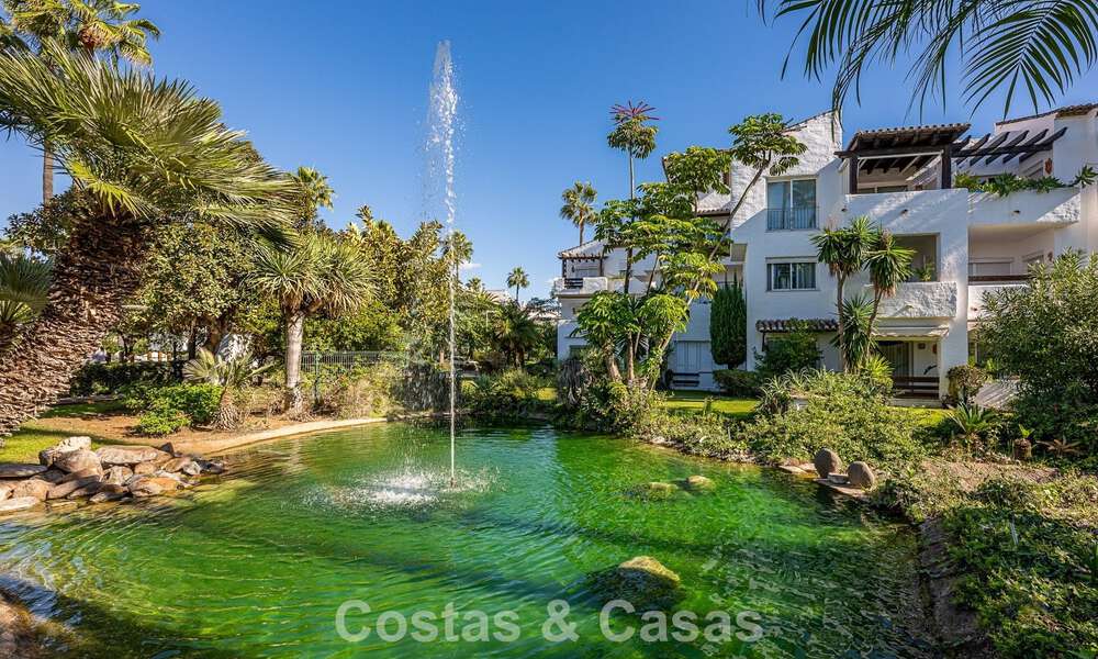 Elegant renovated apartment for sale within walking distance of the beach on the New Golden Mile between Marbella and Estepona 797235