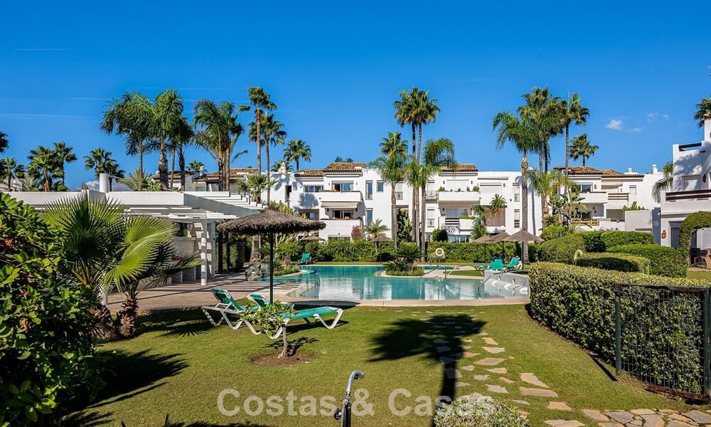 Elegant renovated apartment for sale within walking distance of the beach on the New Golden Mile between Marbella and Estepona 797238