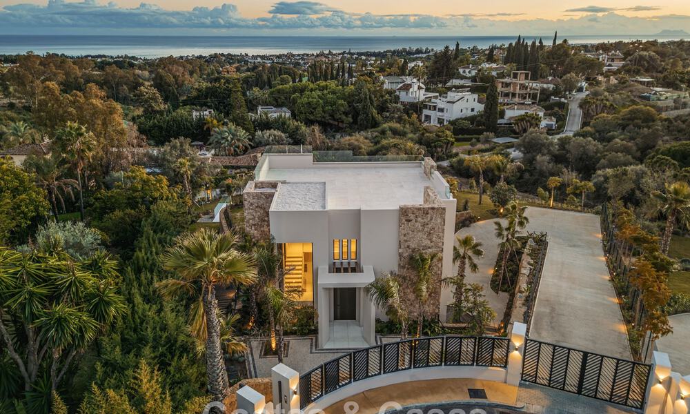 Sophisticated luxury villa for sale in an exclusive, peaceful gated community on Marbella’s Golden Mile 798016