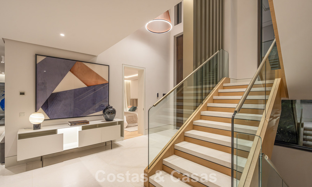 Sophisticated luxury villa for sale in an exclusive, peaceful gated community on Marbella’s Golden Mile 798018