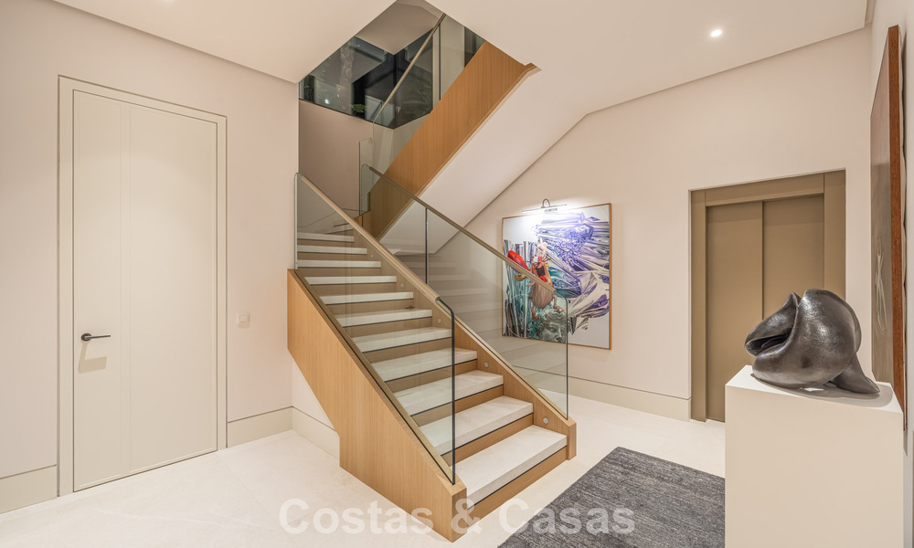 Sophisticated luxury villa for sale in an exclusive, peaceful gated community on Marbella’s Golden Mile 798021