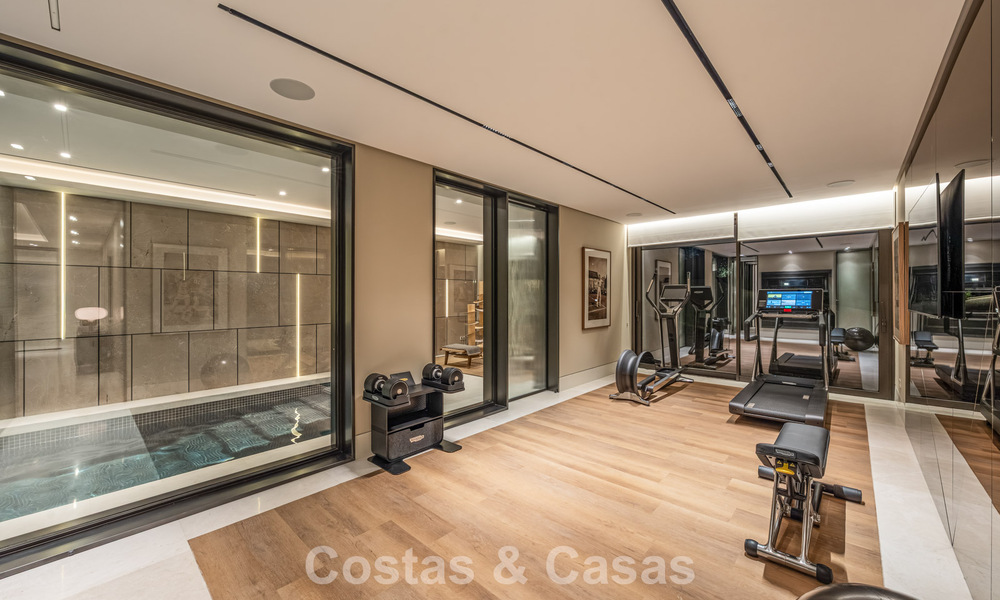 Sophisticated luxury villa for sale in an exclusive, peaceful gated community on Marbella’s Golden Mile 798023