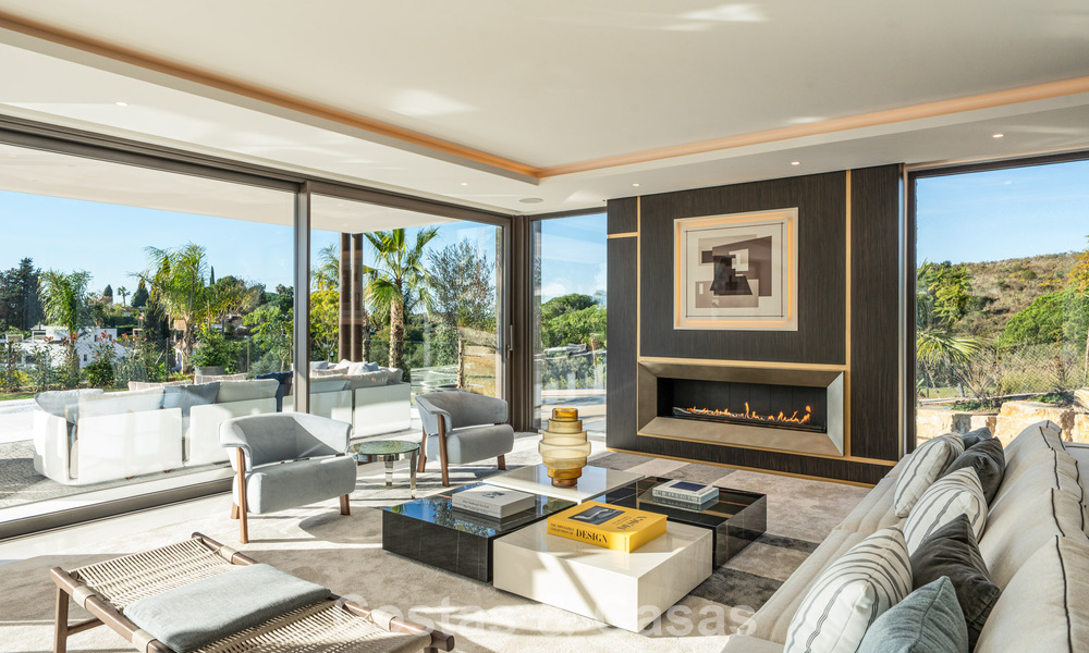 Sophisticated luxury villa for sale in an exclusive, peaceful gated community on Marbella’s Golden Mile 798028