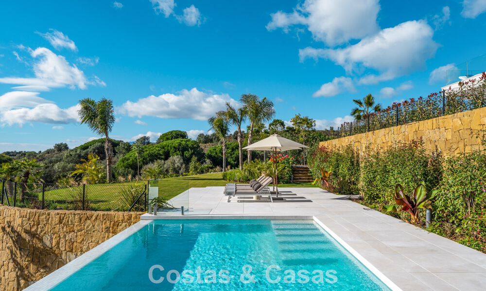 Sophisticated luxury villa for sale in an exclusive, peaceful gated community on Marbella’s Golden Mile 798033