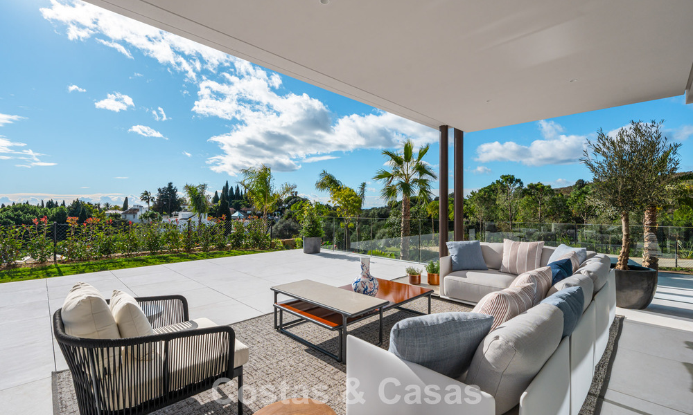 Sophisticated luxury villa for sale in an exclusive, peaceful gated community on Marbella’s Golden Mile 798034