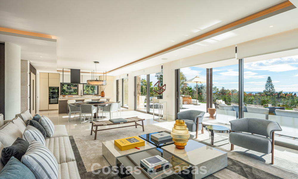 Sophisticated luxury villa for sale in an exclusive, peaceful gated community on Marbella’s Golden Mile 798036
