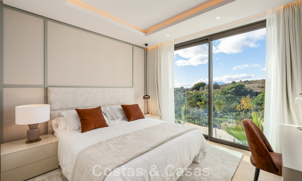 Sophisticated luxury villa for sale in an exclusive, peaceful gated community on Marbella’s Golden Mile 798039