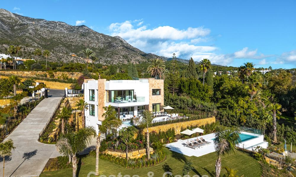 Sophisticated luxury villa for sale in an exclusive, peaceful gated community on Marbella’s Golden Mile 798040
